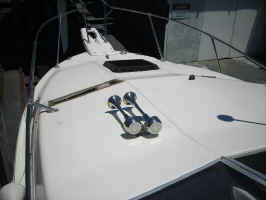 fwd deck.jpg (31178 bytes)