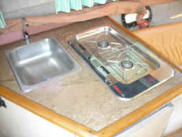 galley.jpg (36994 bytes)