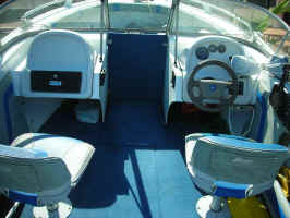 cockpit fwd.jpg (46515 bytes)