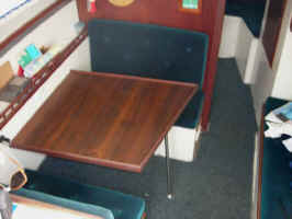 dinette.jpg (30622 bytes)