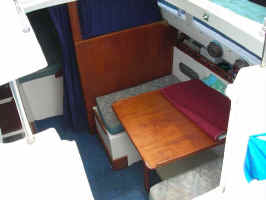 dinette.jpg (33373 bytes)