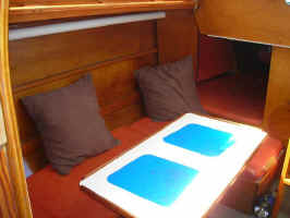 dinette.jpg (31724 bytes)