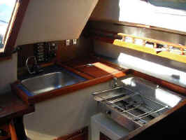 galley.jpg (26603 bytes)