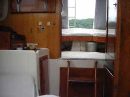 galley.jpg (30091 bytes)