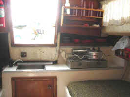 galley.jpg (37314 bytes)