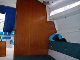 port cabin.jpg (27647 bytes)