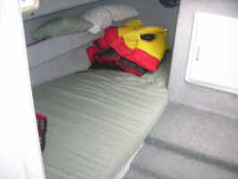 port fwd bunk.jpg (25843 bytes)