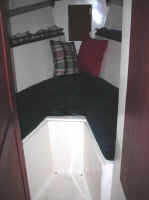 v-berth.jpg (23242 bytes)