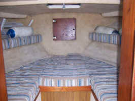 v-berth.jpg (37165 bytes)